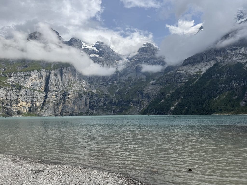 au bord du lac Oeschinensee