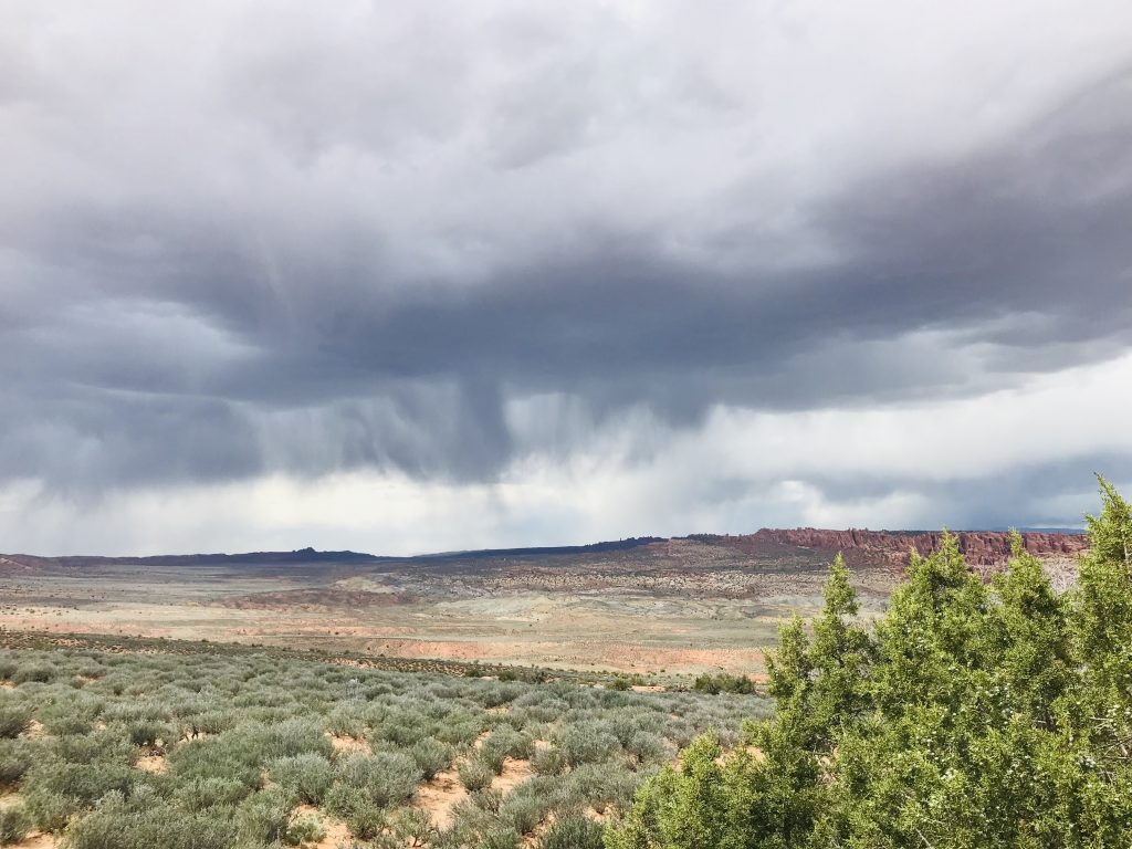 un orage se prépare à Arches National Park