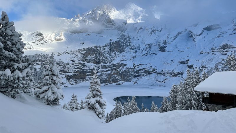 Oeschinensee randonnée en hiver sous la neige