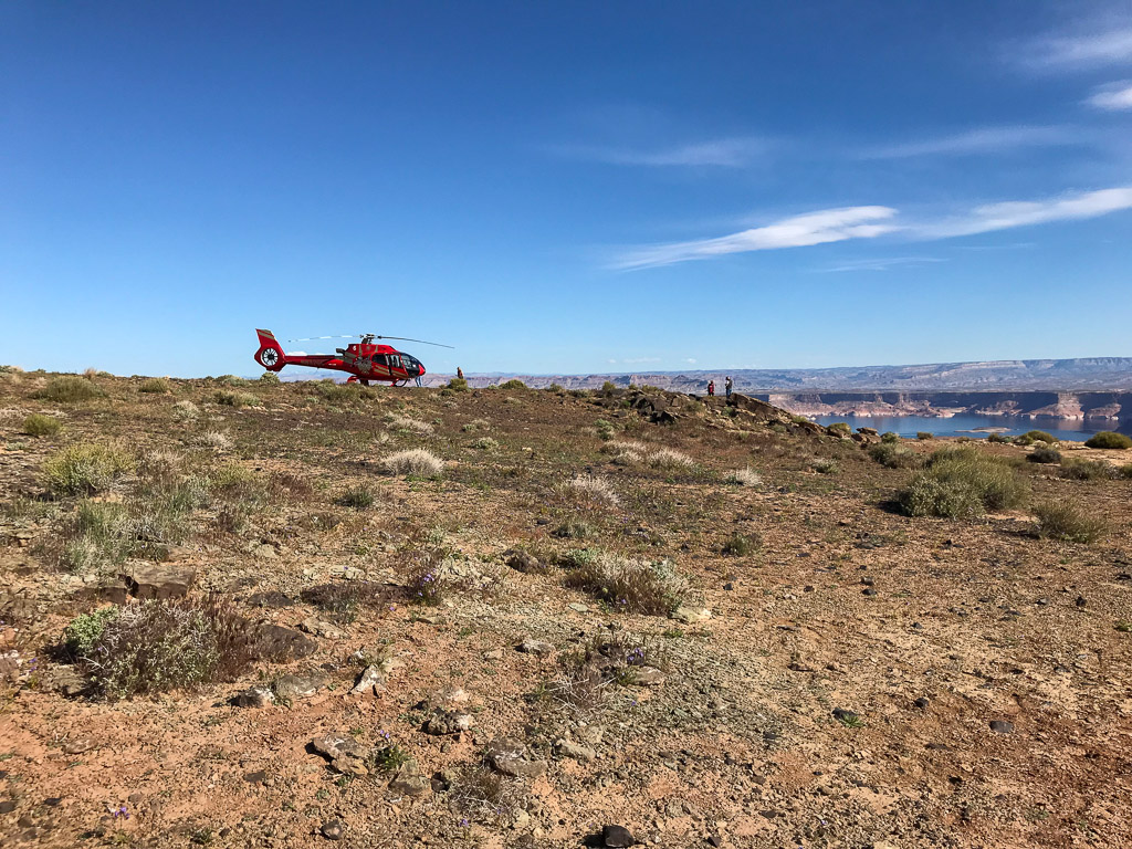 hélicoptère posé sur la Tower Butte à Page
