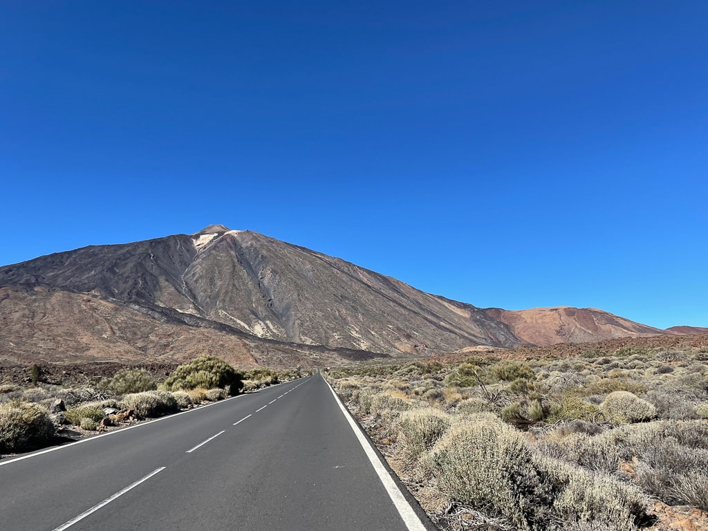 Le volcan à Tenerife vu depuis la route du parc national