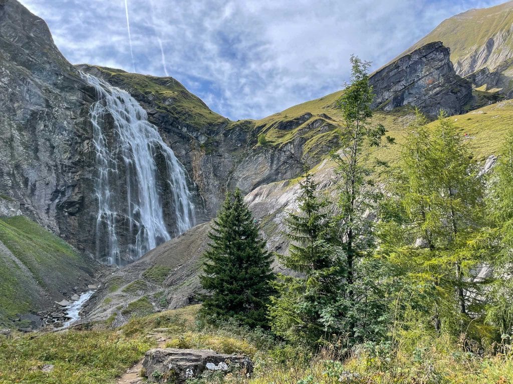 Visiter la Suisse et la région d'Adelboden pour découvrir les cascades Engstligenfälle
