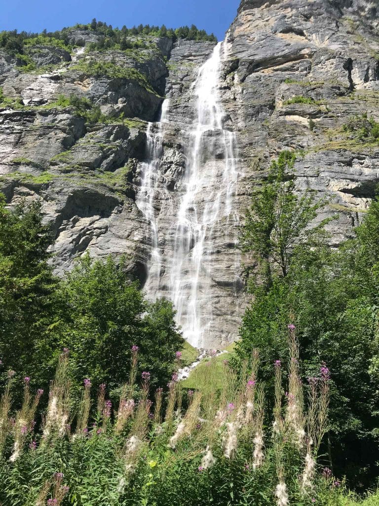 visiter la Suisse : Cascade de Mürrenbach à Lauterbrünnen