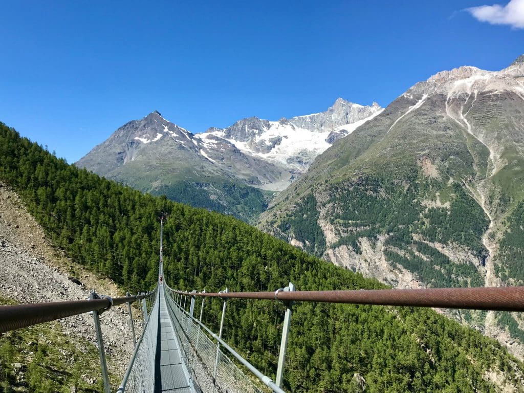 visiter la suisse et le pont suspendu de randa
