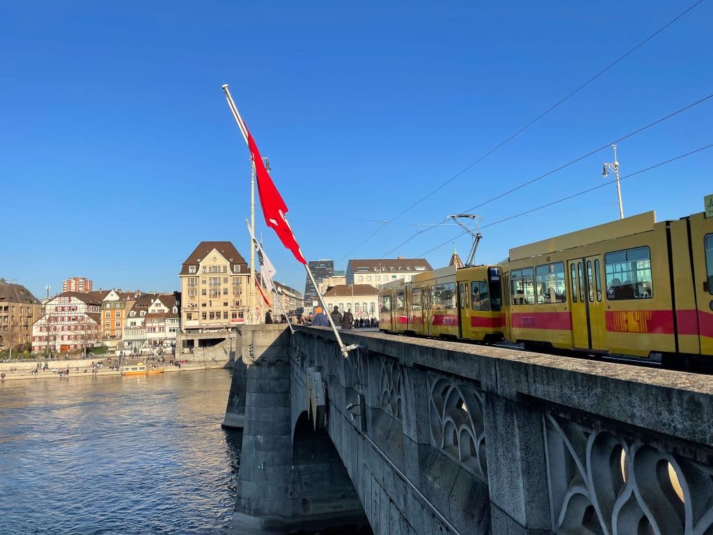 Visiter la suisse : tram à Bâle