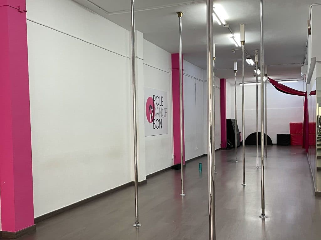 idée activité pour un EVJF à Barcelone : cours de pole dance à Barcelone
