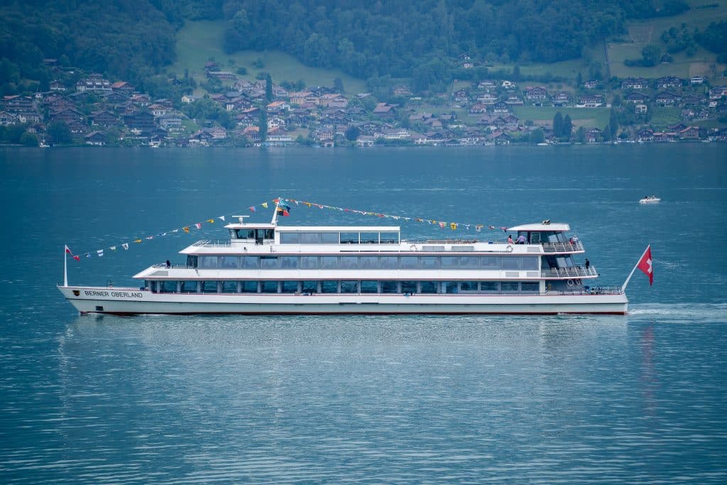voyager en Suisse : bateau de croisière sur le lac de Thoune
