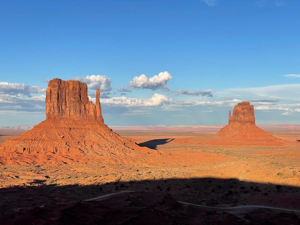 Coucher de soleil à Monument Valley depuis le Visitor Center