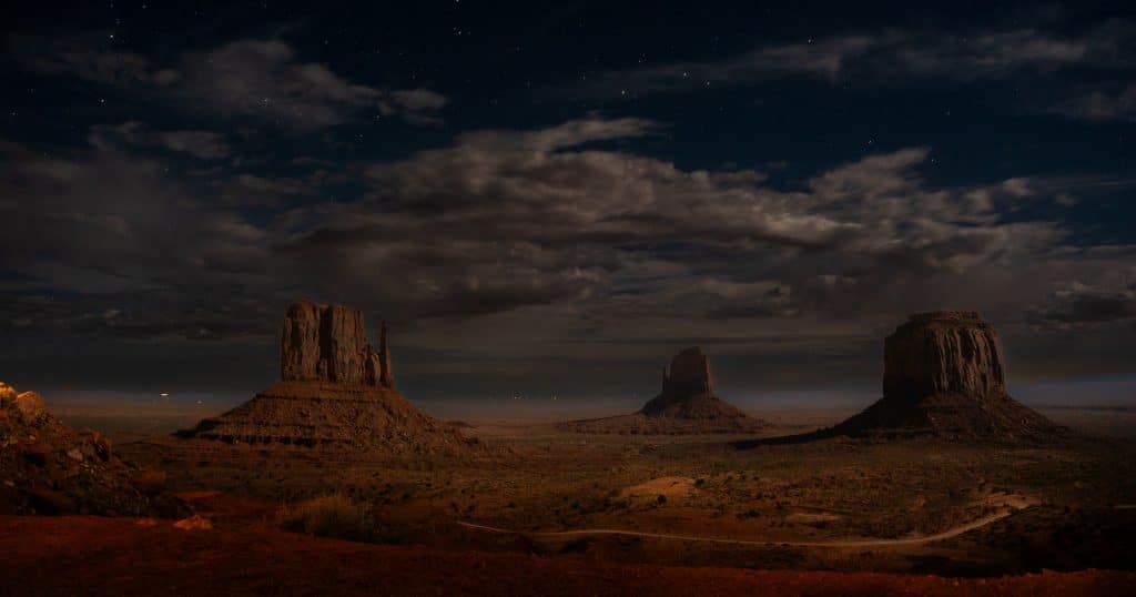 Monument Valley de nuit
