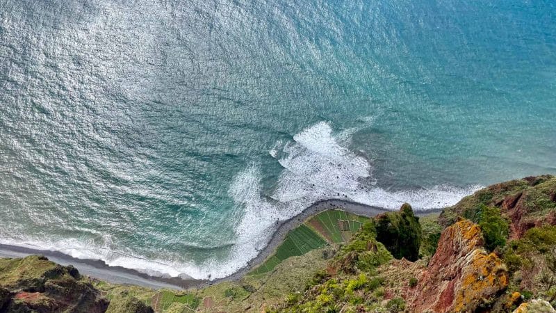 Cabo Girao à Madère plateforme skywalk en verre à 580 mètres de vide