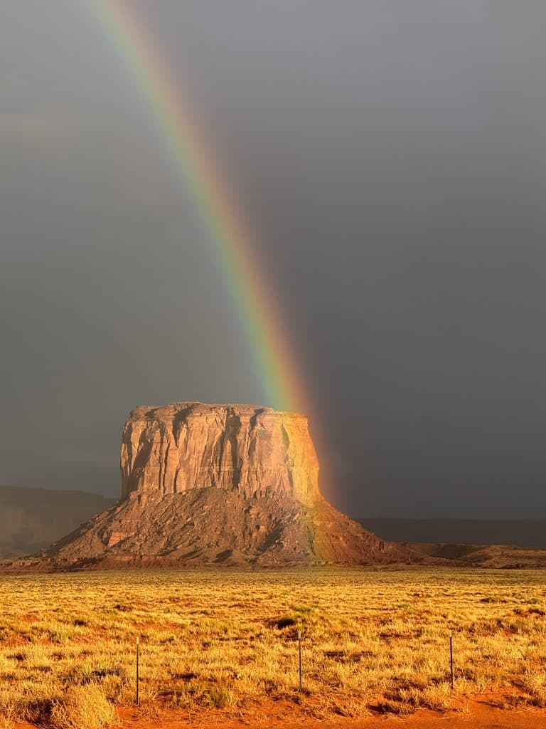 Arc en ciel à Monument Valley